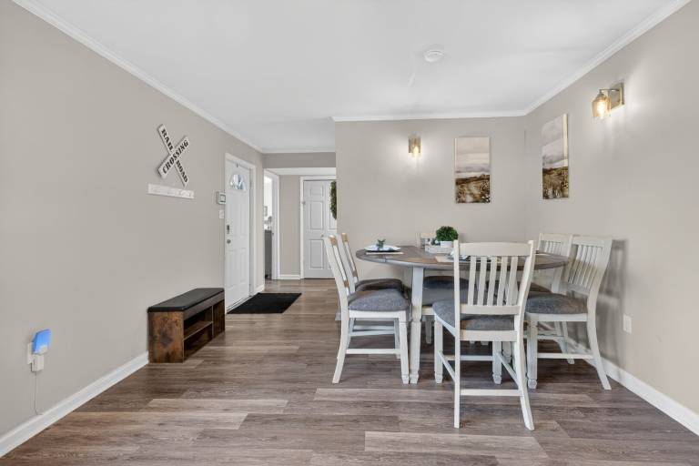 Child-friendly beautiful house with patio & yard | Pets are welcome — photo 3