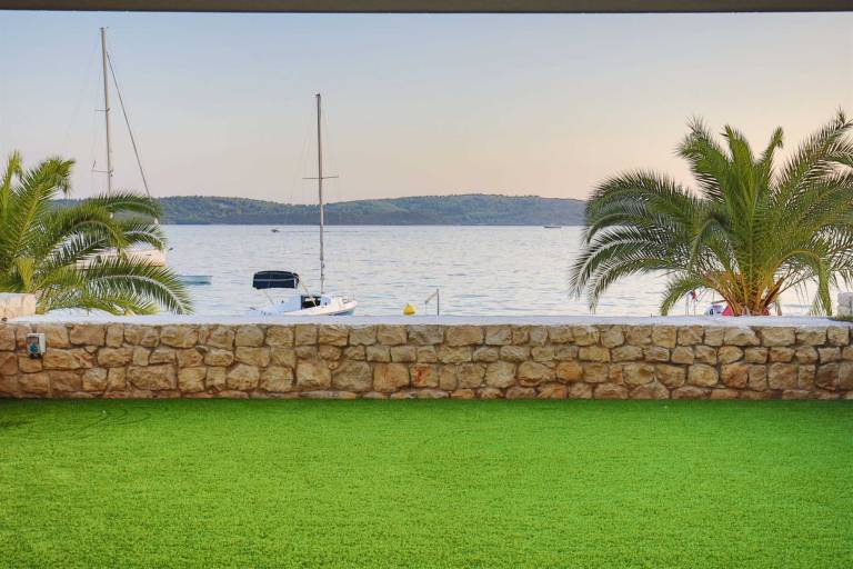 Beachfront Villa Deep Blue with Pool II — photo 4
