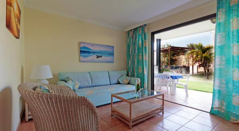 Apartment with pool, yard & patio | Next to the beach | Dogs allowed — photo 2