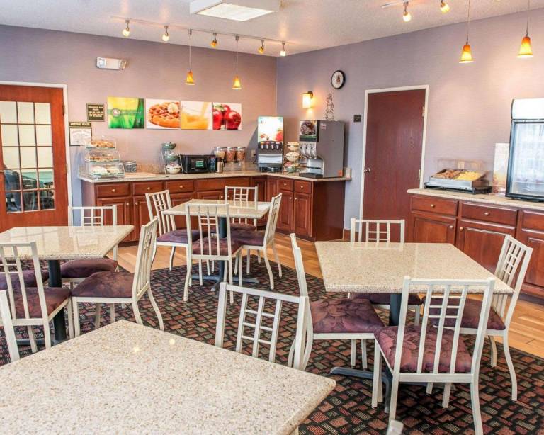 Quality Inn & Suites South Bend Airport — photo 5