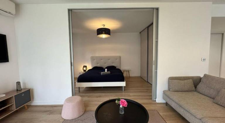 Rental apartment with yard — photo 2