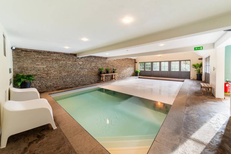 Vacation home with garden, pool & sauna — photo 2