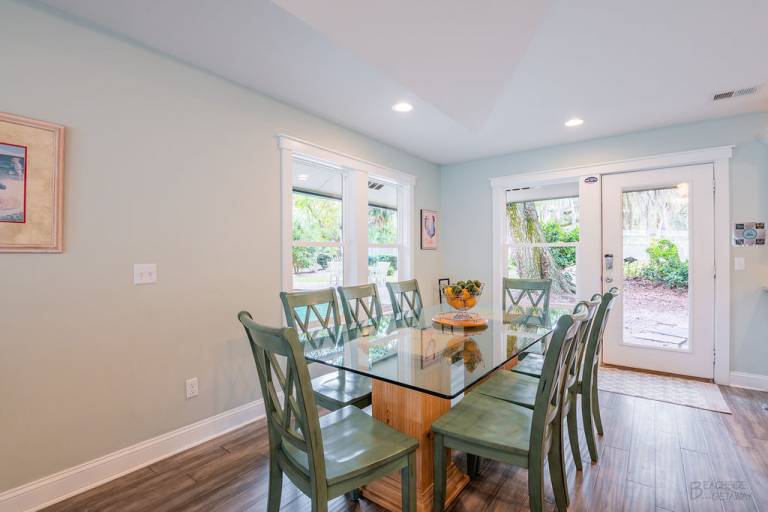Family-friendly vacation home with BBQ, private pool & jacuzzi | Close to the beach | Pets are welcome — photo 2
