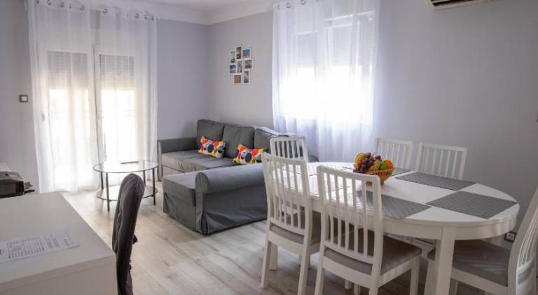 Rental apartment with pool, yard & terrace — photo 4