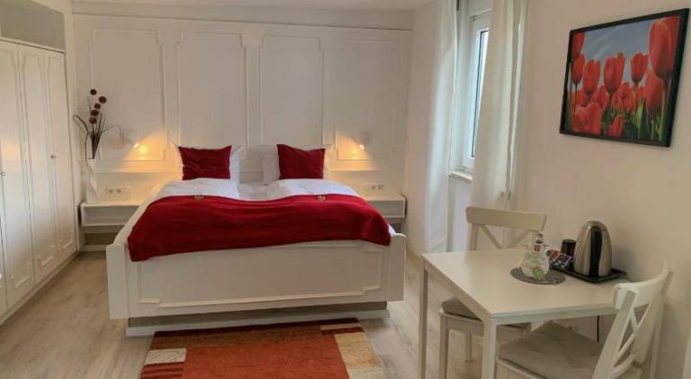 Serviced apartment with garden & terrace — photo 2