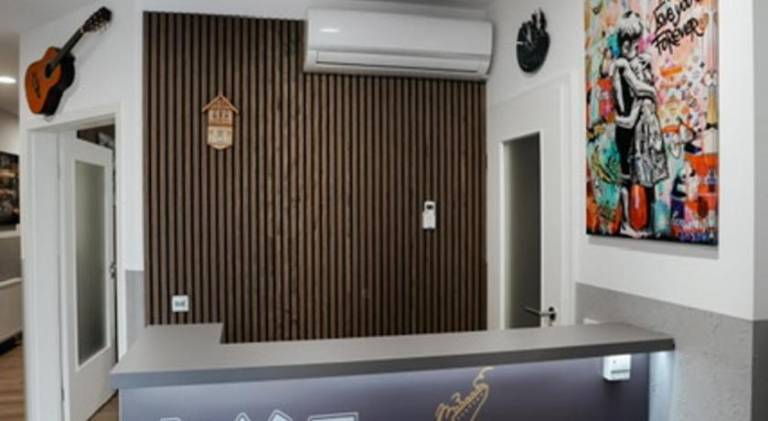 Serviced apartment with patio | Pet-friendly — photo 3