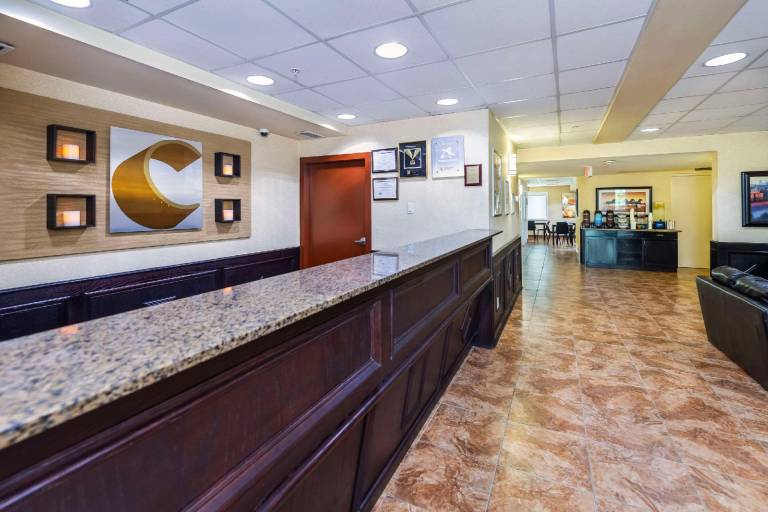 Comfort Inn & Suites — photo 5