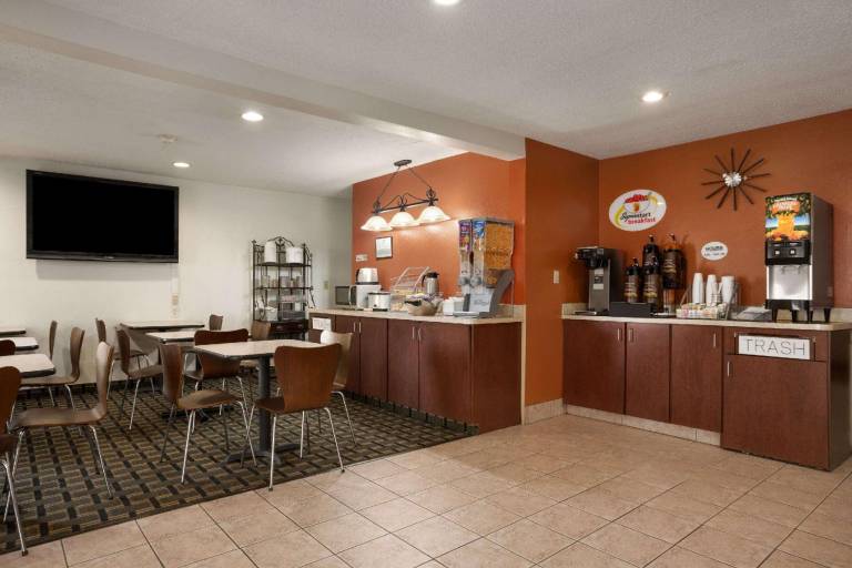 Super 8 By Wyndham Prestonsburg — photo 2