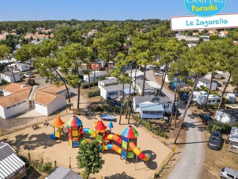 Family-friendly charming mobile home with patio & heated pool | Pets are welcome — photo 2