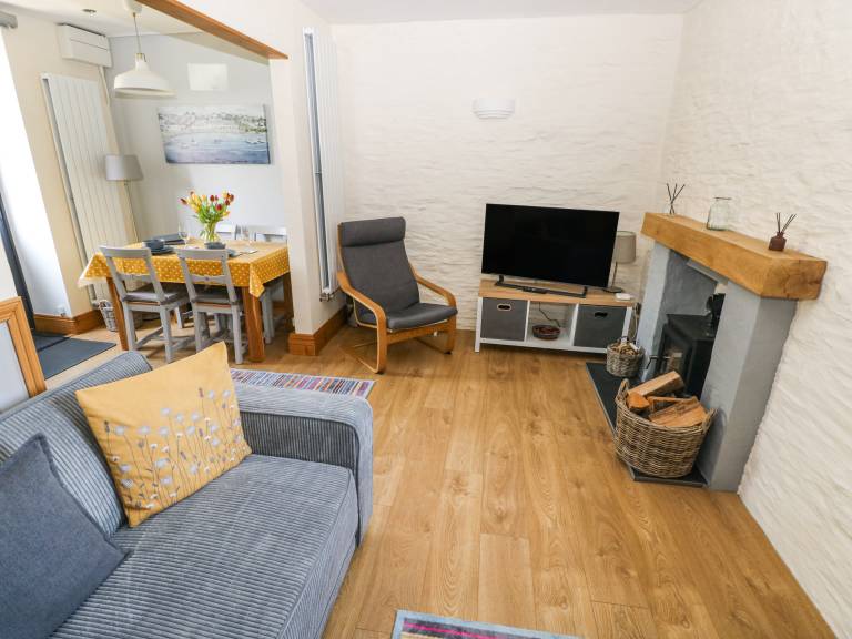 Child-friendly pleasant cottage with yard | Pet-friendly — photo 2
