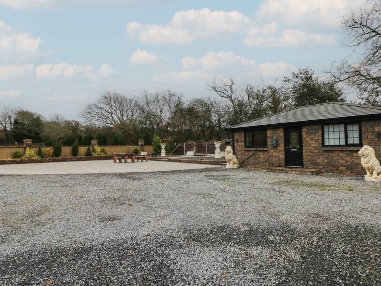 Child-friendly charming cottage with garden | Beach view | Dogs allowed in Swansea