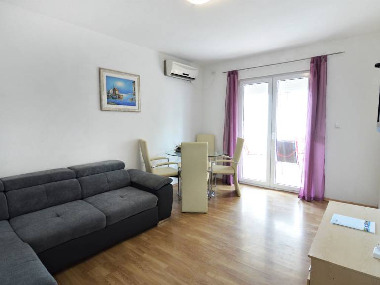 Holiday apartment with barbeque & terrace — photo 3