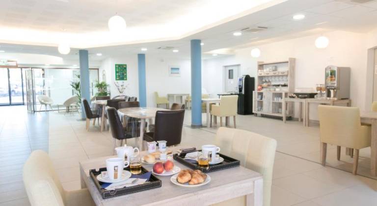 Serviced apartment with terrace | Pets are welcome — photo 4