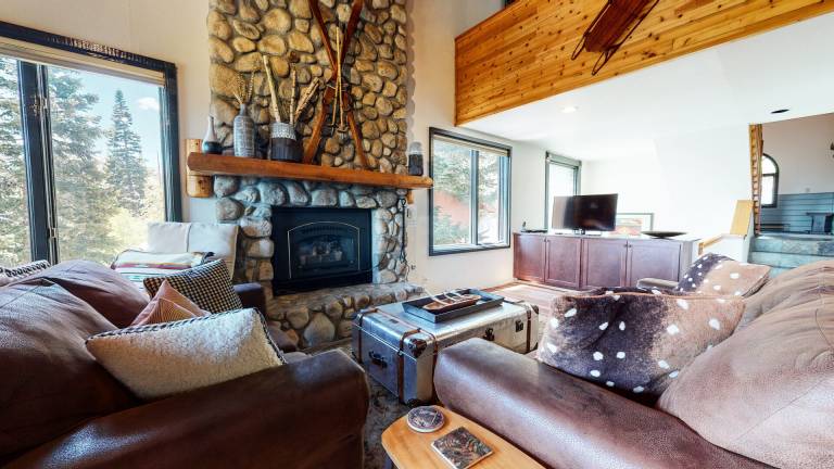 Condo with private pool & terrace in Mammoth Lakes, CA