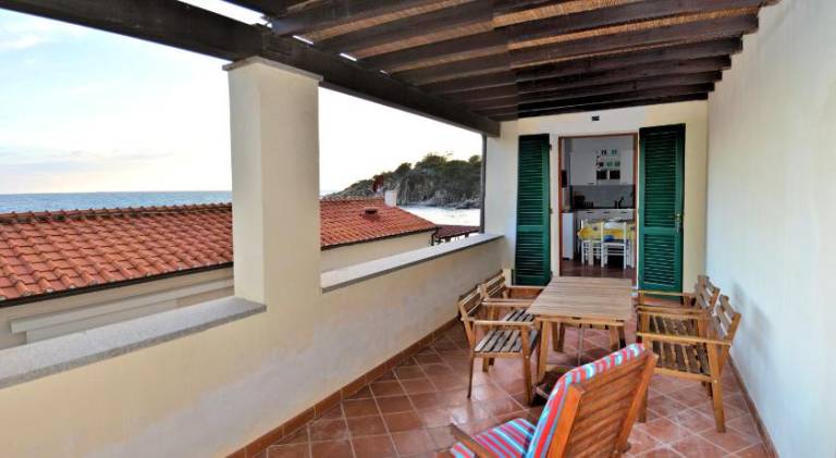 Apartment with terrace — photo 2
