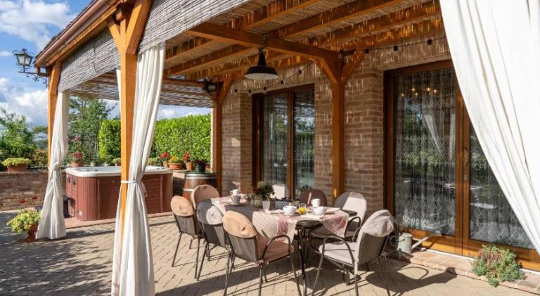 Villa with garden, hot tub & barbecue — photo 3