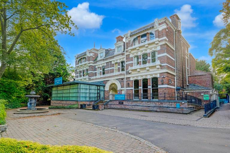 Liverpool Aigburth Sefton Park Hotel By Belvilla in Liverpool