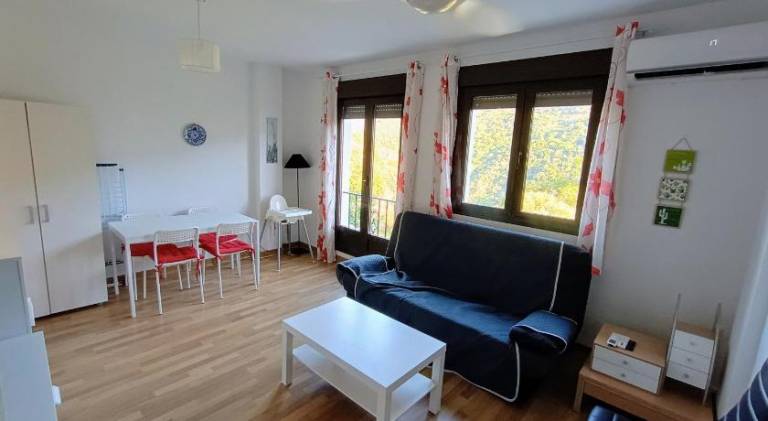 Rental apartment with terrace — photo 2