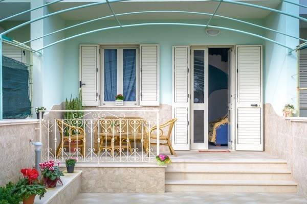 Villa with terrace & garden — photo 4