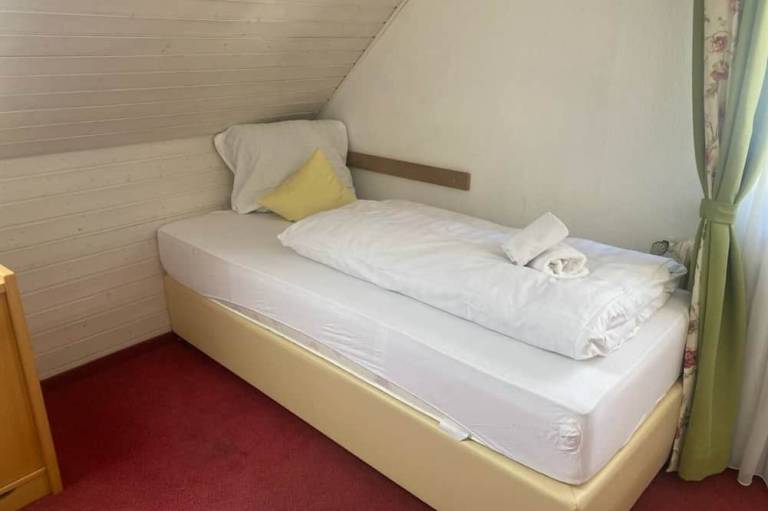 Room in Guest Room Single Room With Shared Bathroom and Kitchen in Hundsbach