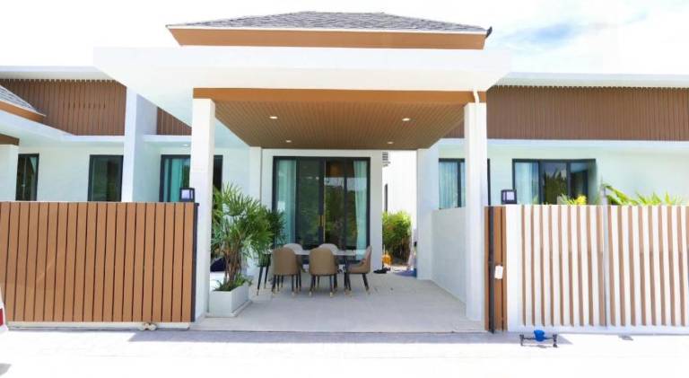 Villa with private pool, patio & garden — photo 5