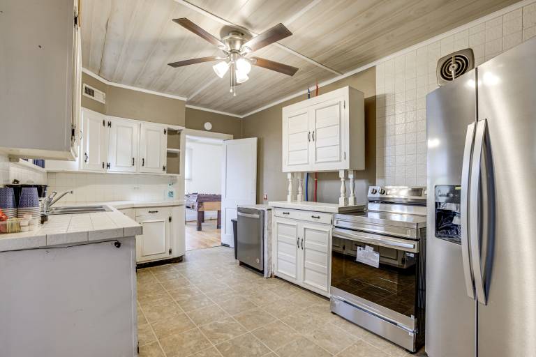 Near University Ave! Pet-Friendly 3BR w/ Foosball! — photo 2