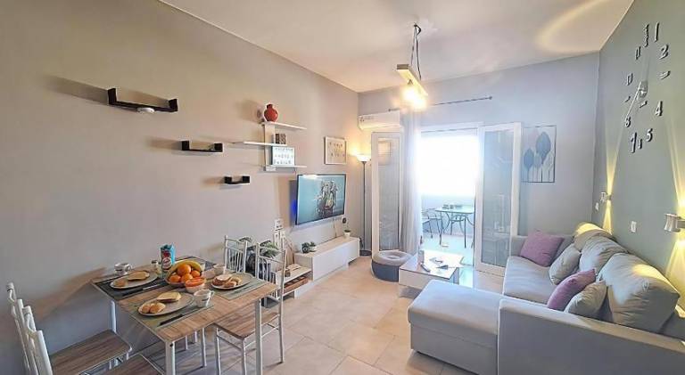 Apartment with pool & terrace — photo 2