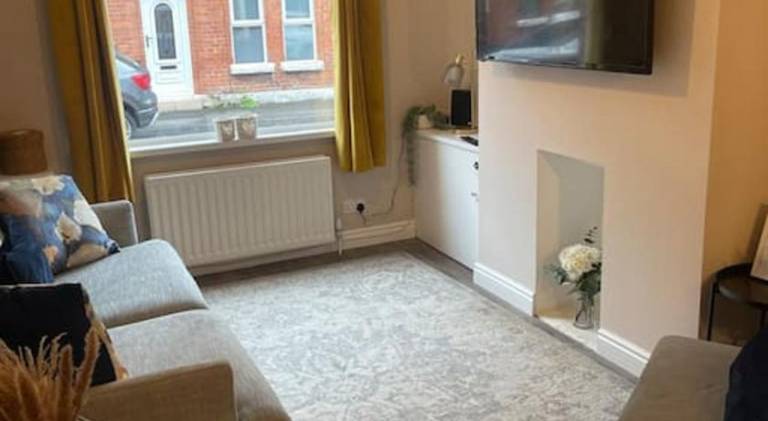 House | Next to St George's Market | Pets are welcome — photo 2