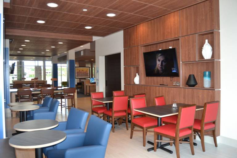 Holiday Inn Express & Suites Goodlettsville N Nashville By IHG — photo 2