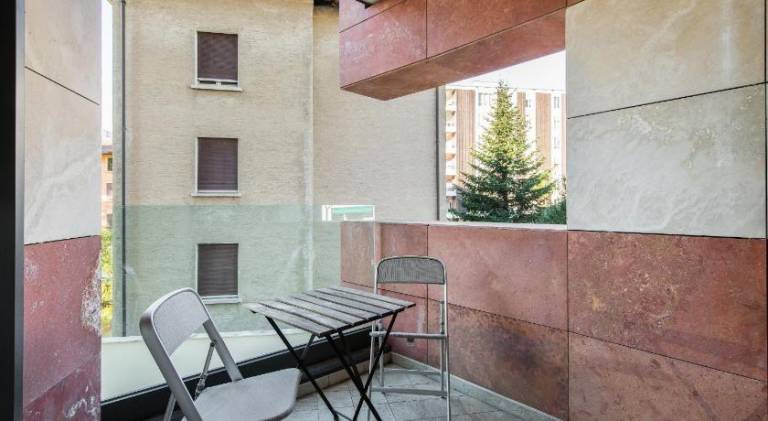 Apartment with yard & terrace — photo 5