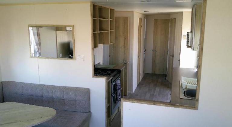 Kingfisher New Horizon KF 8 Berth heated Close to site entrance — photo 2