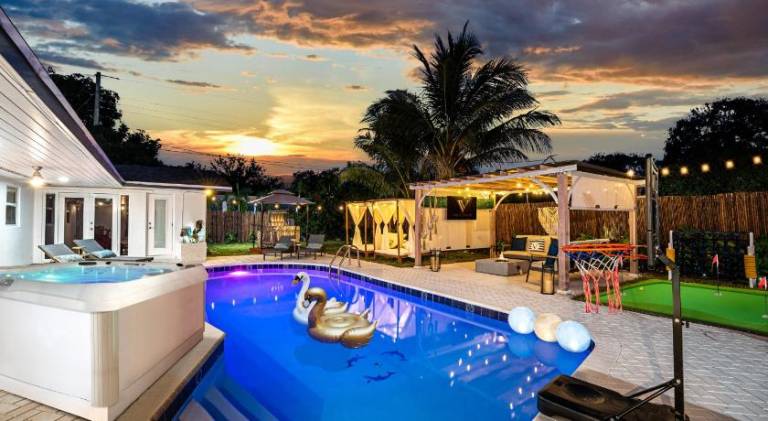 Ample villa with hot tub & pool | Pets are welcome in Pembroke, ON