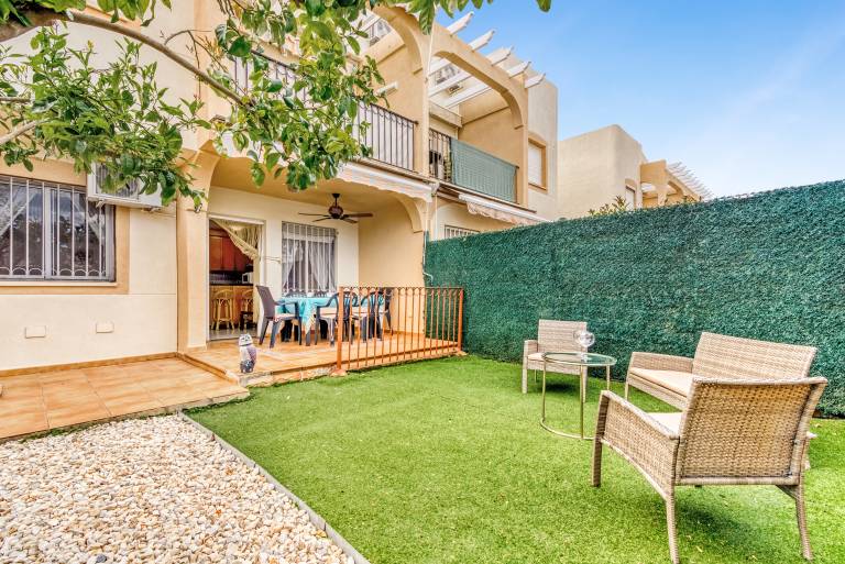 Rental apartment with terrace, pool & yard — photo 2