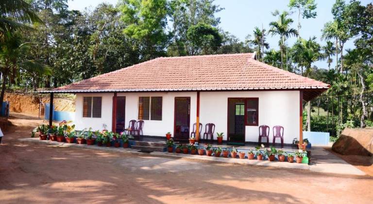 BlueMoon Homestay Near to falls & Trekking