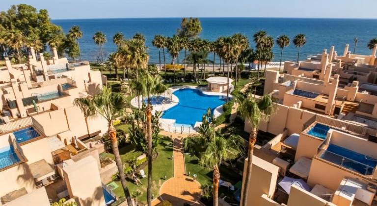 Holiday apartment with pool & hot tub | Beach nearby | Pets are welcome — photo 3