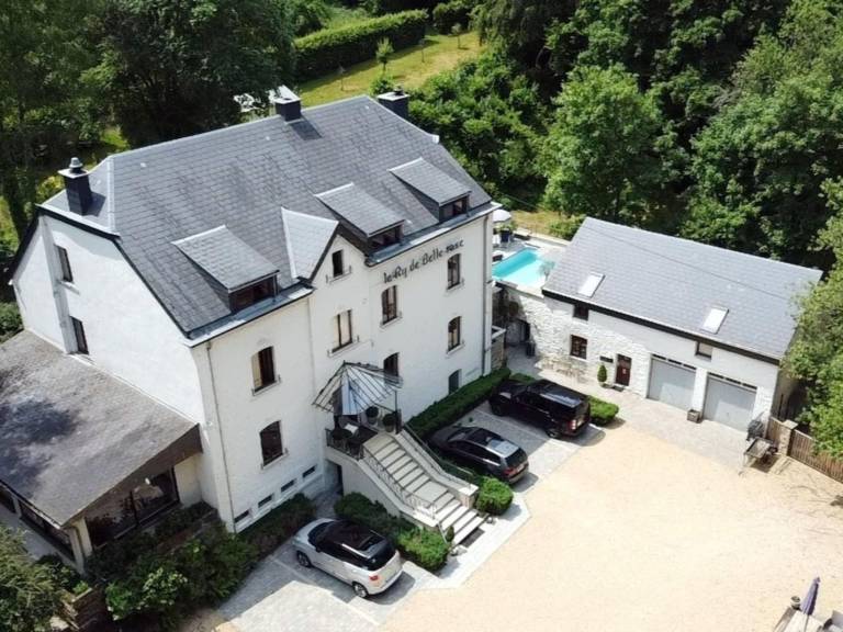 Superb luxury group house with swimming pool — photo 2