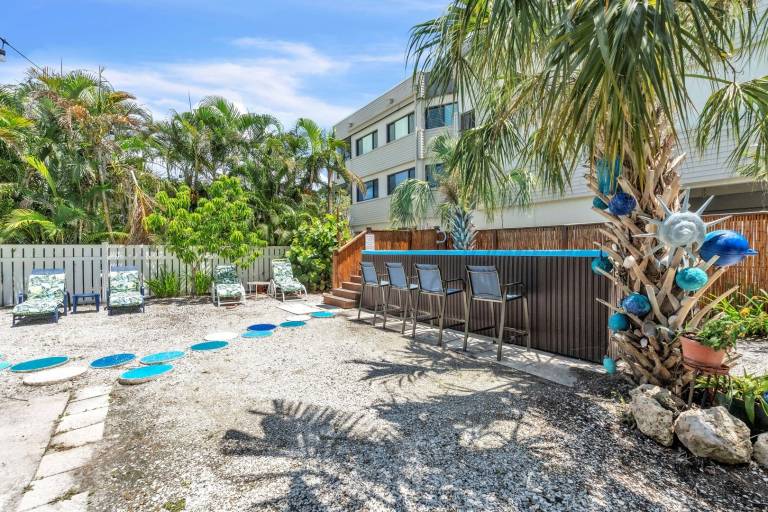 Condo with BBQ | Next to the beach | Pet-friendly in Bradenton Beach, FL