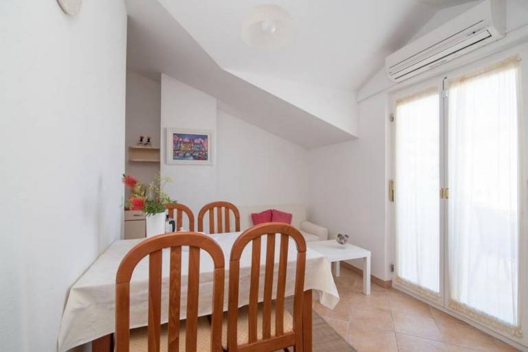Two bedroom apartment with terrace and sea view Supetar, Brač (A-16774-b) — photo 4