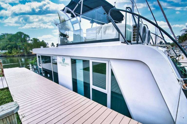 Houseboat Merritt Island