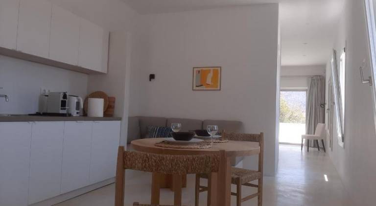 Apartment with pool — photo 5