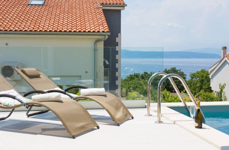Wunderschönes Ferienapartment mit privatem Pool: Villa Solis Lacus - Apartment Cijan in Njivice auf Krk — photo 5