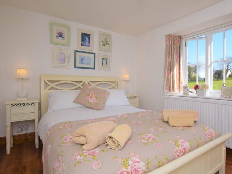 Cottage with yard in Paignton