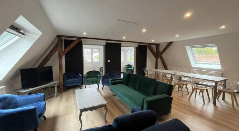 Rental apartment with yard & terrace — photo 2