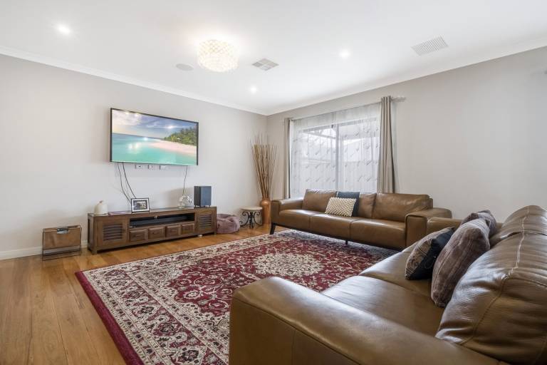 Spacious 4 Bed House with Outdoor Area