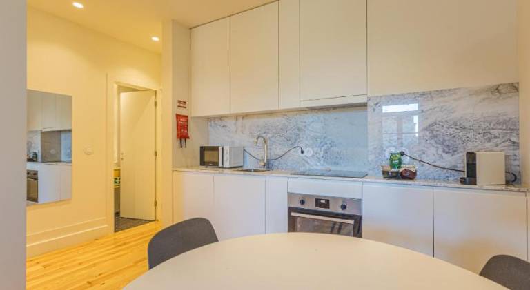 Pleasant holiday apartment with patio & garden | Next to São Bento Railway Station | Pet-friendly — photo 5