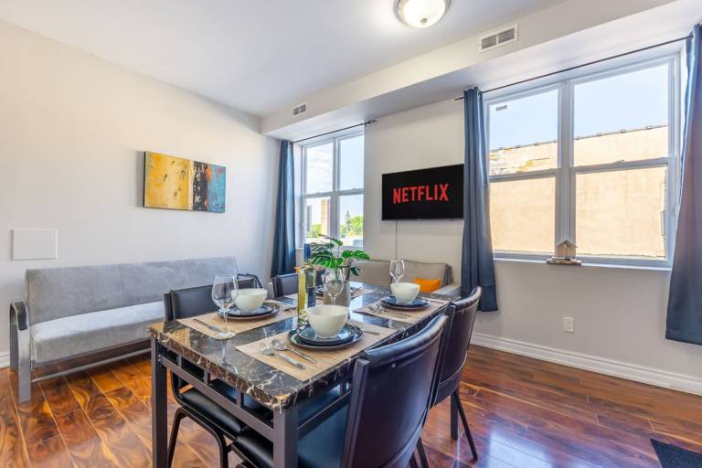 Modern 1BR Getaway Walk to Niagara Falls