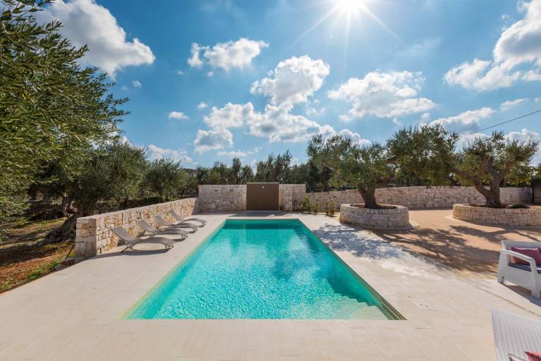 Villa with yard, private pool & barbecue — photo 2