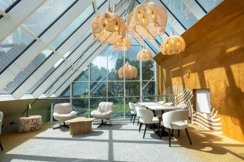 Cozmoss Hotel