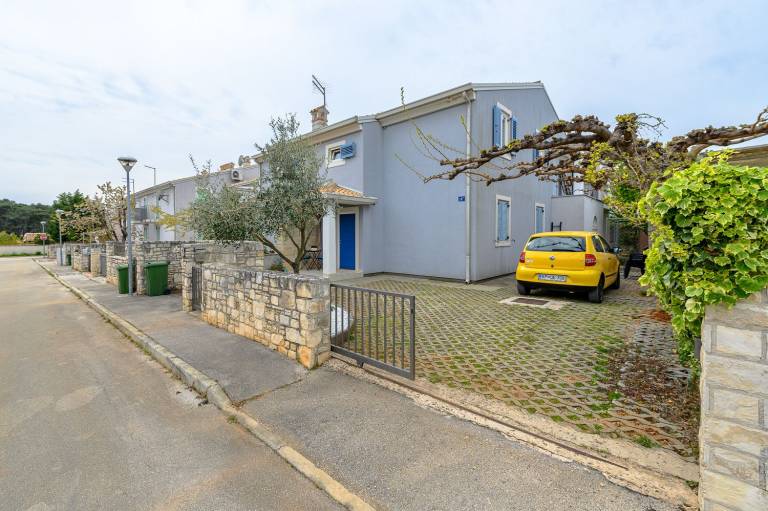 Pet-friendly apartment just 500 metres from the beach with sea views — photo 4