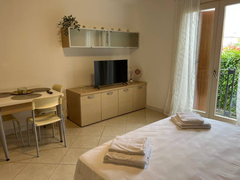 Apartment with fast internet & garden — photo 2